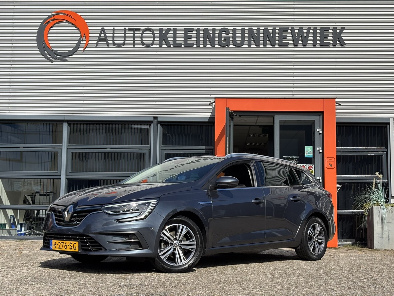 Renault Mégane Estate - 1.3 TCe Intens / Head up Display / Trekhaak / Applecarplay/AndroidAuto / Stoel & Stuurverw - AutoWereld.nl