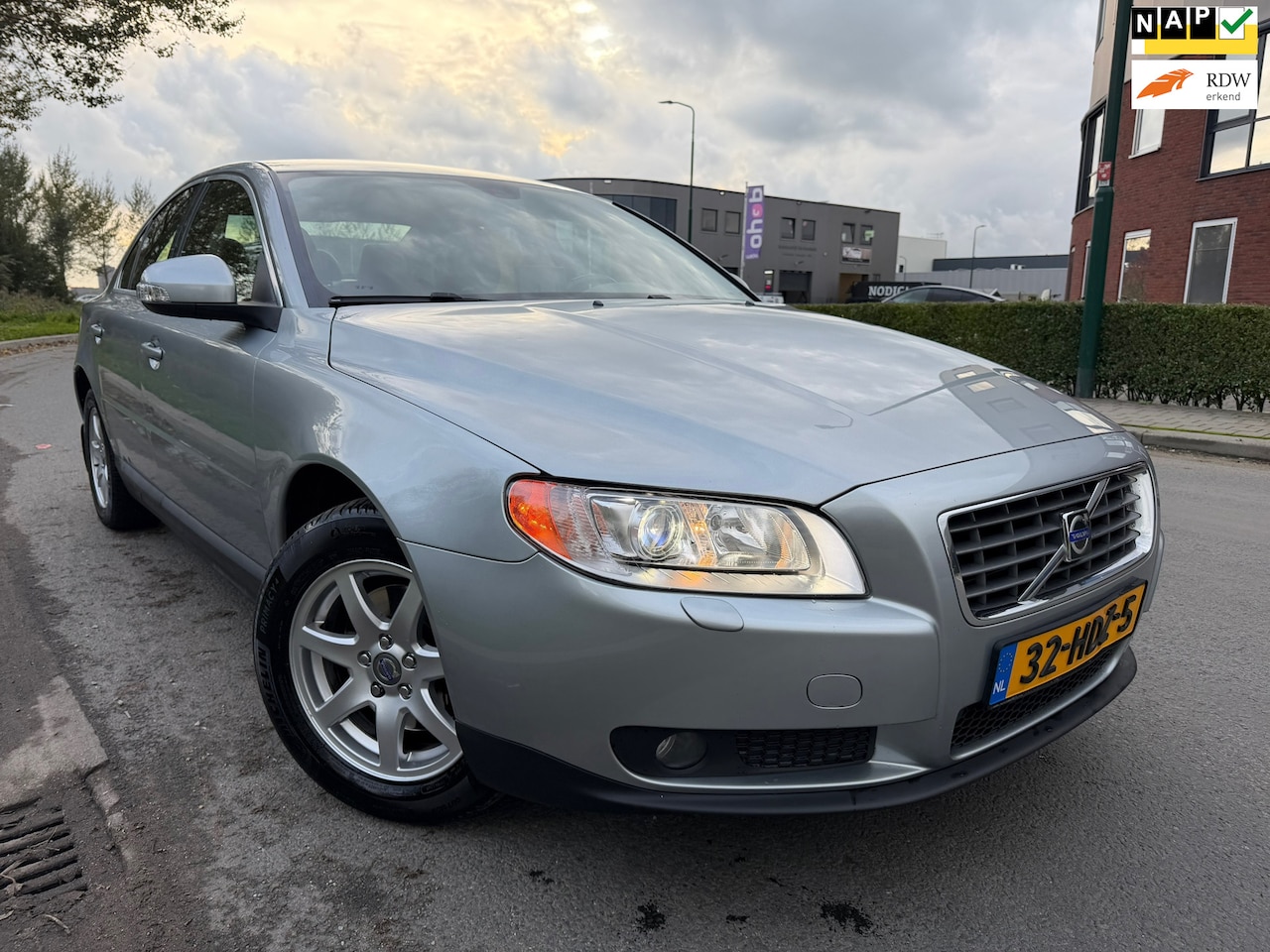 Volvo S80 - 2.0 Kinetic BJ 2008,AIRCO/LEER/NAVI/XENON/YOUNGTIMER/BOM VOLLE AUTO,ZEER NETJES !!! - AutoWereld.nl