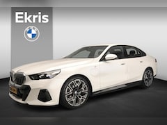 BMW 5-serie - Sedan 530e | M-Sportpakket | LED | Navigatie | Sportstoelen | Stoelverwarming | DAB | Harm
