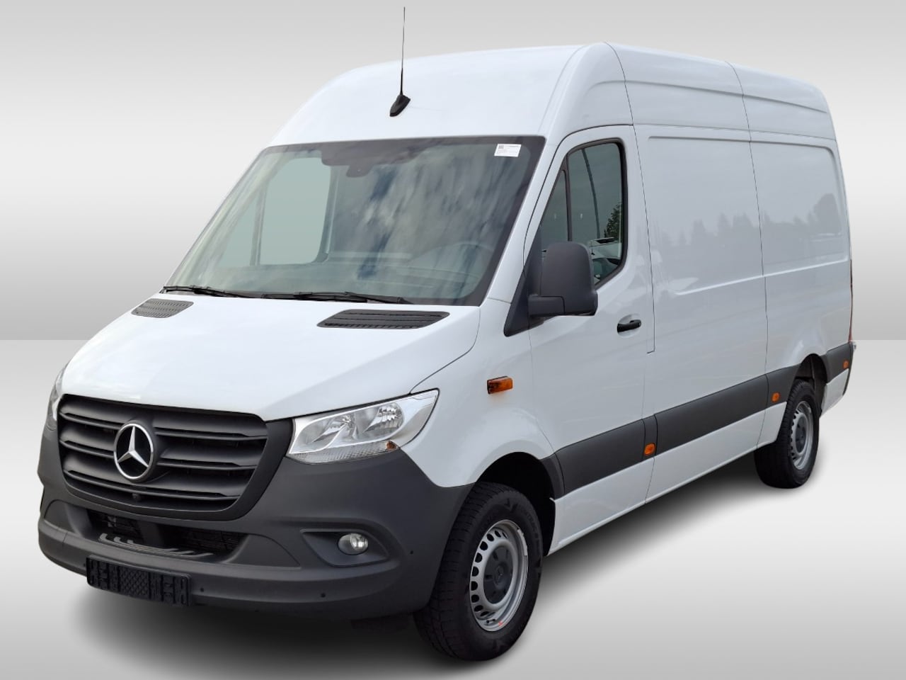 Mercedes-Benz Sprinter - 317 CDI L2 H2 Automaat Airco Navigatie 360 Camera 3.5T Trekhaak - AutoWereld.nl