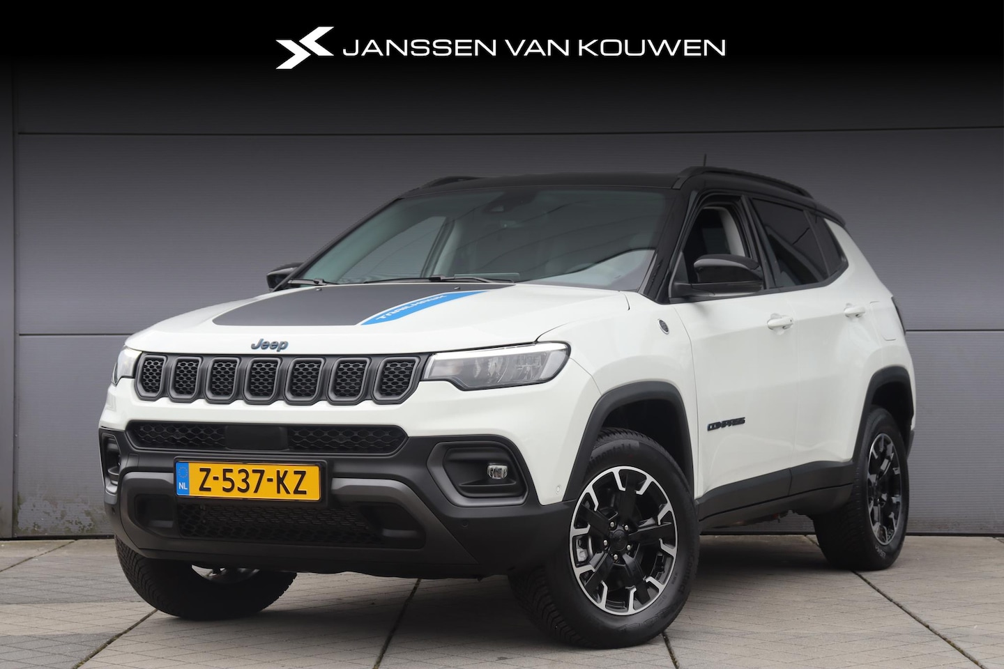 Jeep Compass - 4xe 240 Plug-in Hybrid Trailhawk / Panoramadak / Keyless / Camera / Stuur-Stoelverwarming - AutoWereld.nl