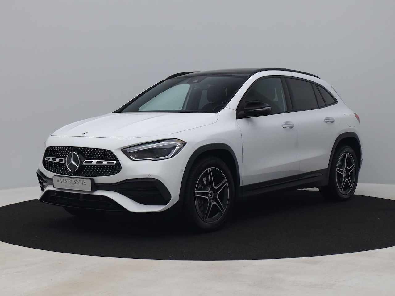 Mercedes-Benz GLA-Klasse - 250 e AMG Line | PANO | 360° | SFEERVERLICHTING | STOELVERWARMING OFFLINE SCHALKEN - AutoWereld.nl