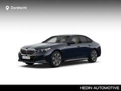 BMW 5-serie - 520i Sedan | M-Sport | 19" | CoPilot | Trekhaak | Harman Kardon | Comfortzetels met Ventil
