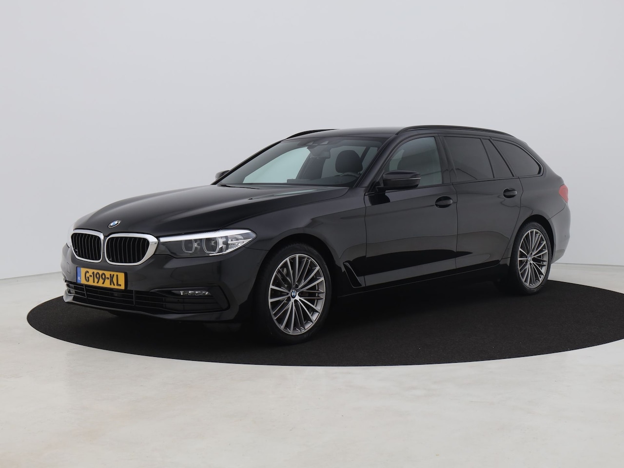 BMW 5-serie Touring - 520i 184 PK Steptronic8 Touring Executive Edition - AutoWereld.nl
