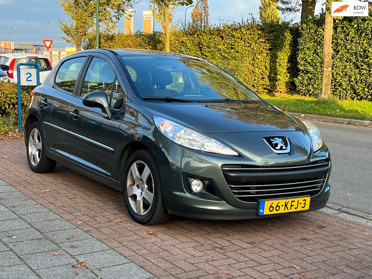 Peugeot 207 - 1.6 VTi **APK 10-2026 / Trekhaak - AutoWereld.nl