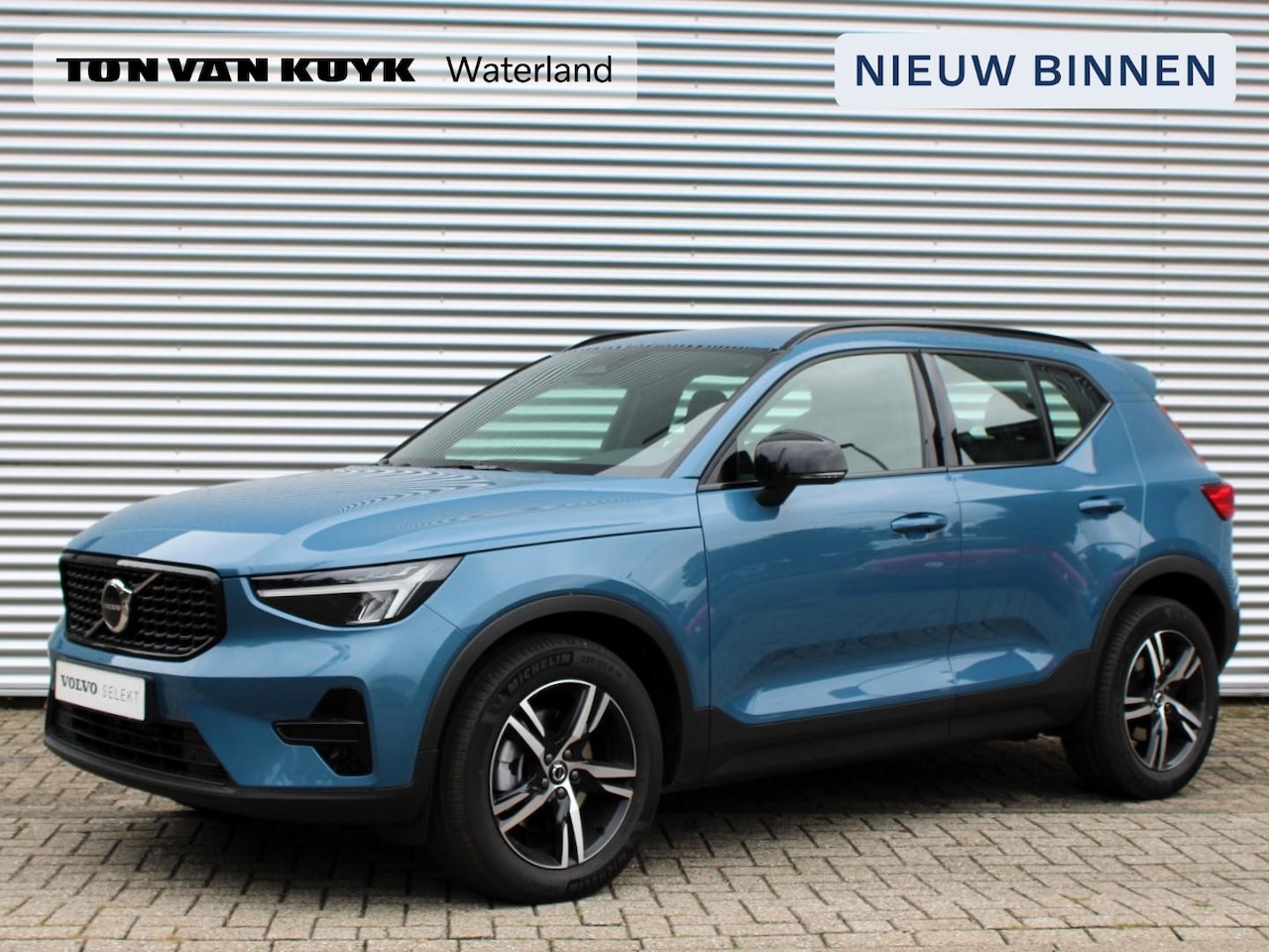 Volvo XC40 - 2.0 B4 Plus Dark Automaat / Trekhaak / Harman Kardon / Reservewiel / Verwarmd voorruit - AutoWereld.nl