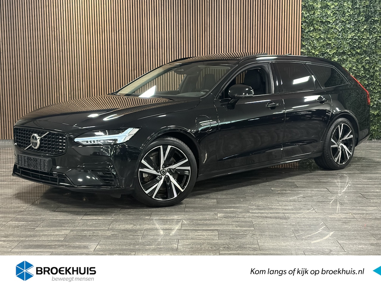 Volvo V90 - T6 AWD Recharge Ultimate Dark | Schuifdak | Trekhaak | 360° Camera | Head-Up Display | Har - AutoWereld.nl