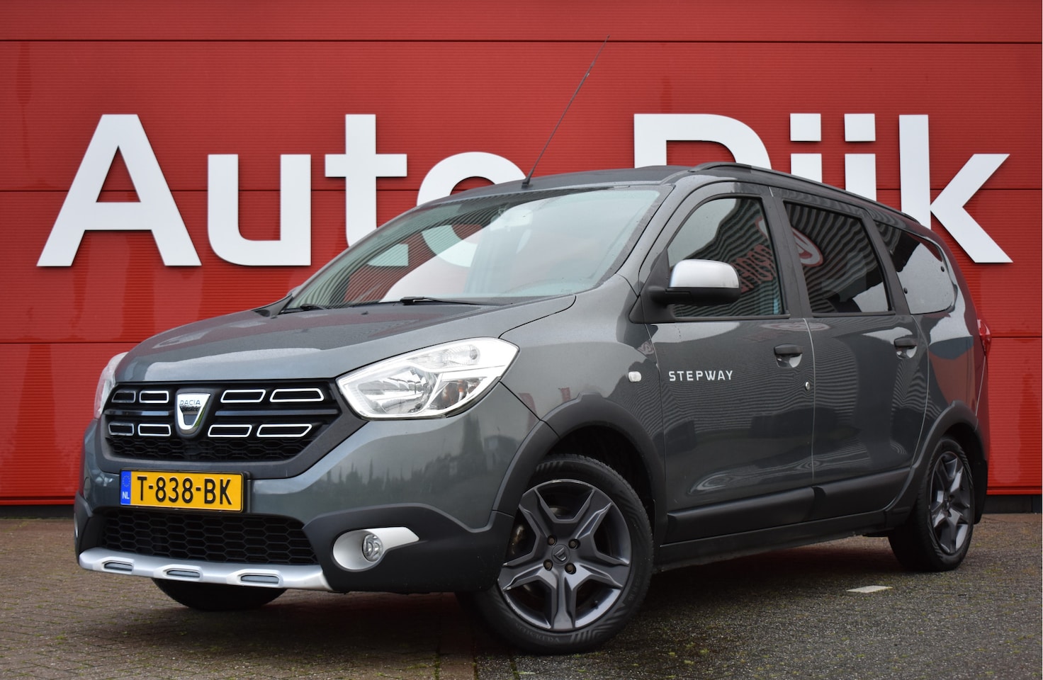 Dacia Lodgy - 1.2 TCe Stepway 7p. Camera | Navi | Trekhaak | Airco | Bluetooth | Cruise | PDC - AutoWereld.nl
