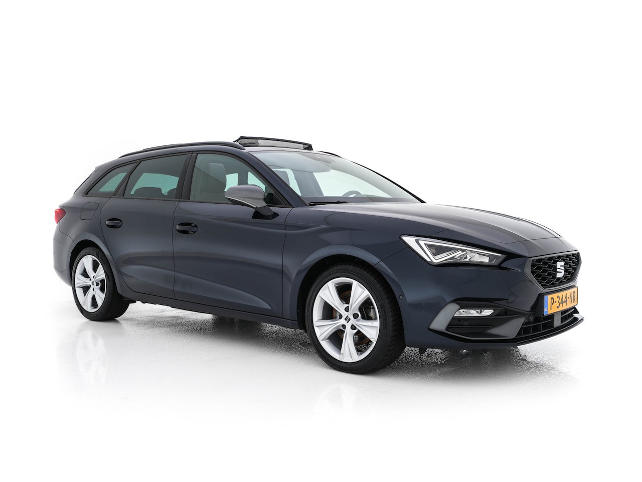 SEAT Leon Sportstourer - 2.0 TDI FR Business Intense (INCL-BTW) Aut.  *PANO | FULL-LED | ADAPTIVE-CRUISE | DIGI-COC - AutoWereld.nl