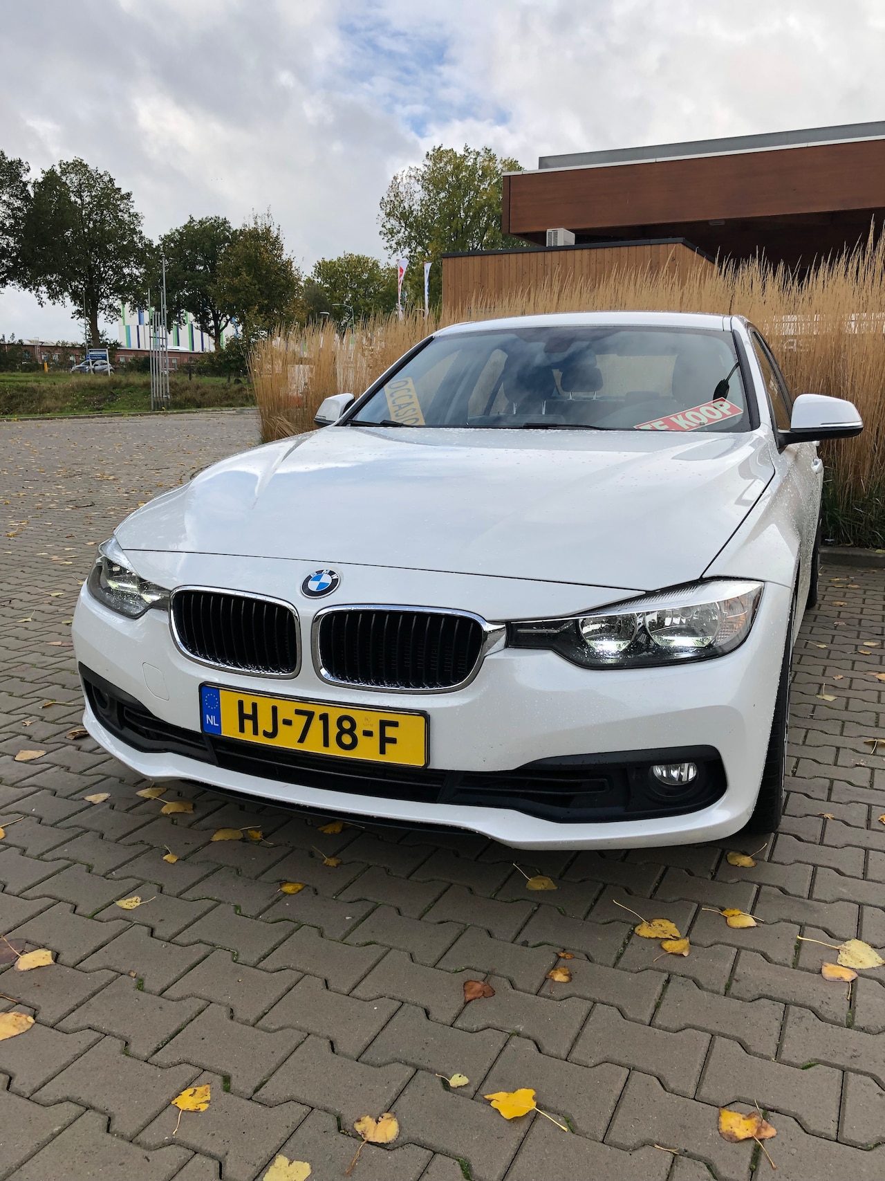 BMW 3-serie - 318i Sport Schitterende bmw parelmoer wit . De auto word geleverd met nieuwe apk , de auto heeft geen - AutoWereld.nl