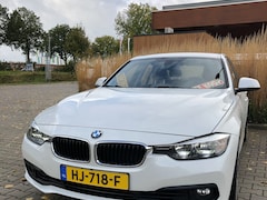 BMW 3-serie - 318i Sport Schitterende bmw parelmoer wit . De auto word geleverd met nieuwe apk , de auto heeft geen