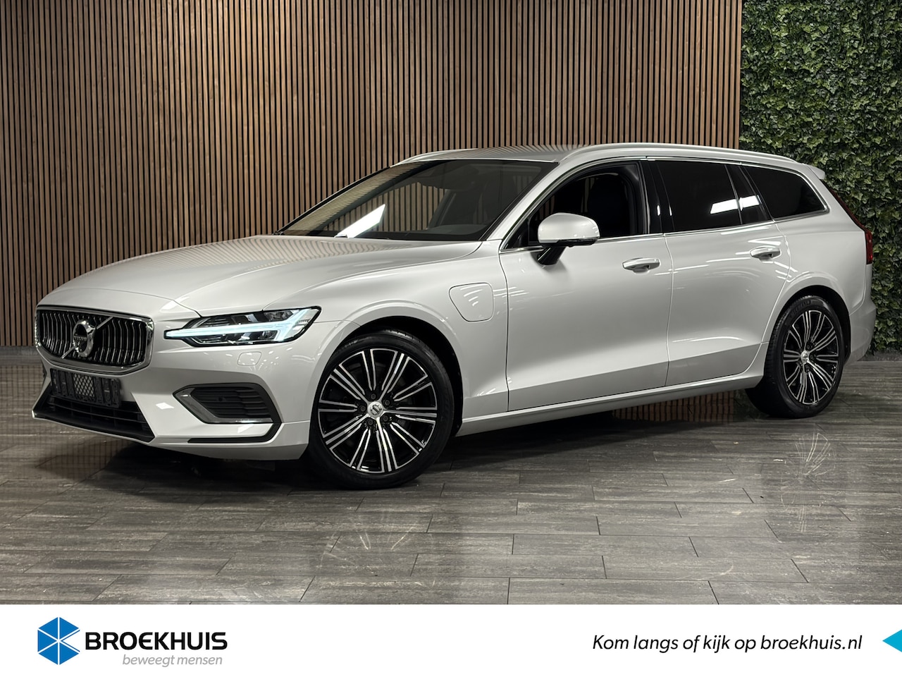 Volvo V60 - T6 AWD Recharge Inscription | Trekhaak | 360° Camera | Harman Kardon | Adaptieve Cruise Co - AutoWereld.nl