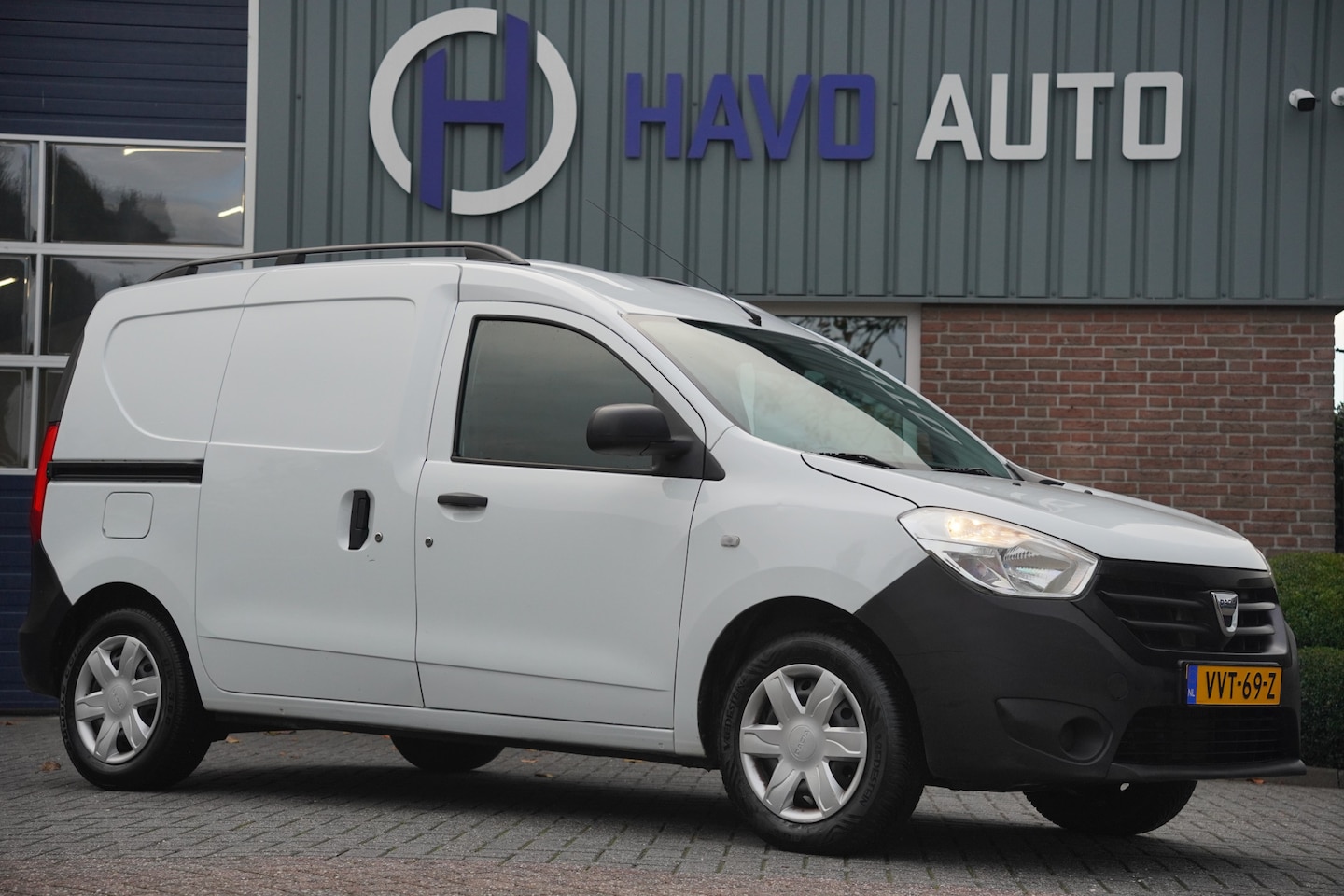 Dacia Dokker - 1.6 Benzine, TREKHAAK, BTW-VRIJ / MARGE - AutoWereld.nl