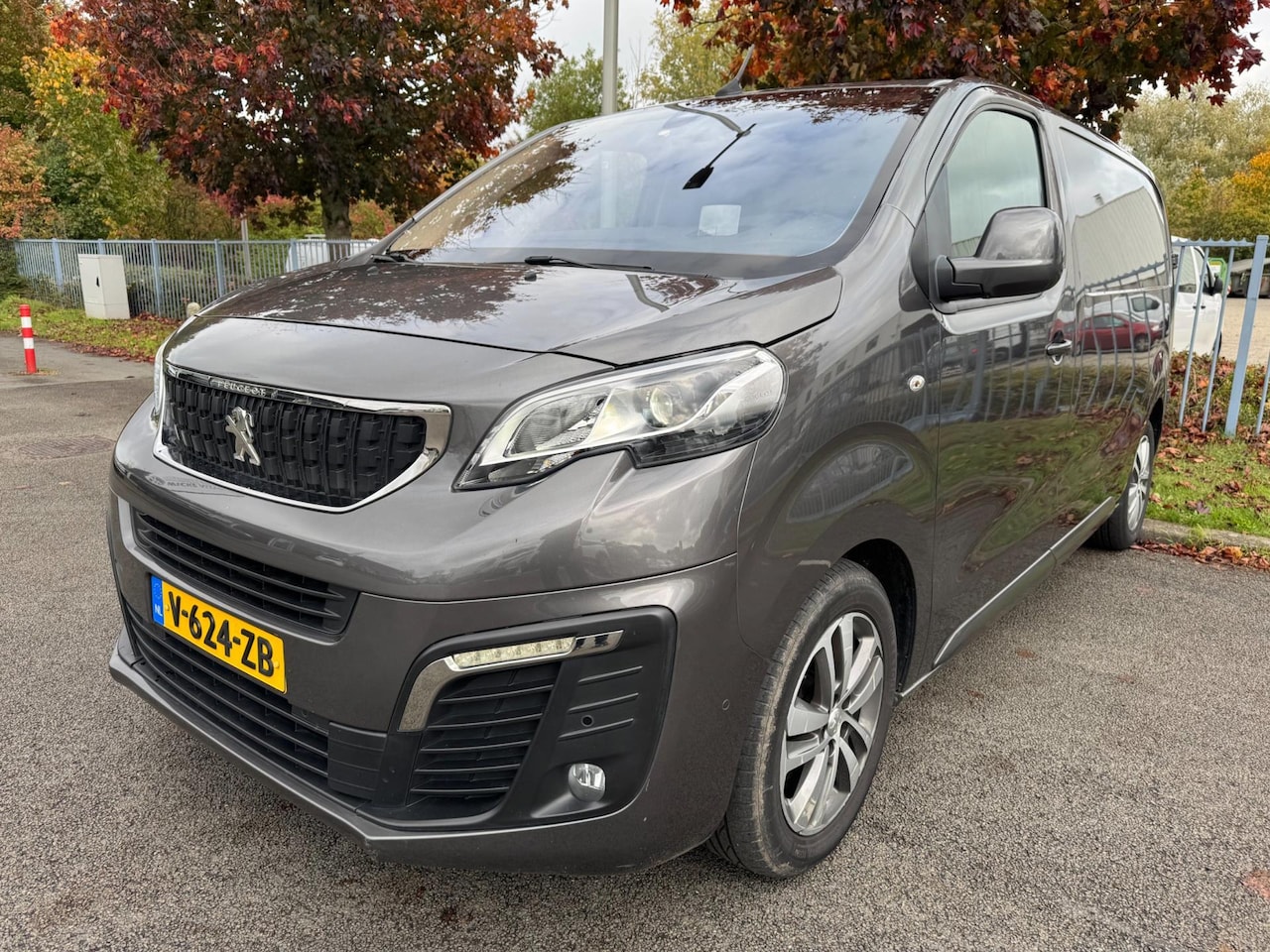 Peugeot Expert - 227S 2.0 BlueHDI 180 Premium Pack Automaat Camera HUD - AutoWereld.nl