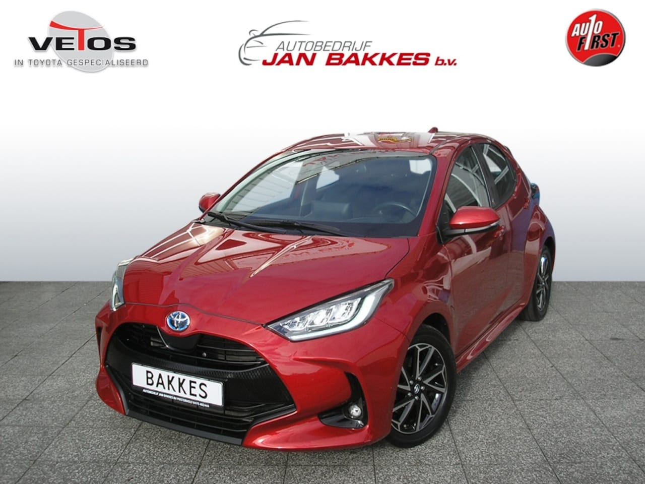 Toyota Yaris - 1.5 Hybride Dynamic red metallic 33.000 km - AutoWereld.nl