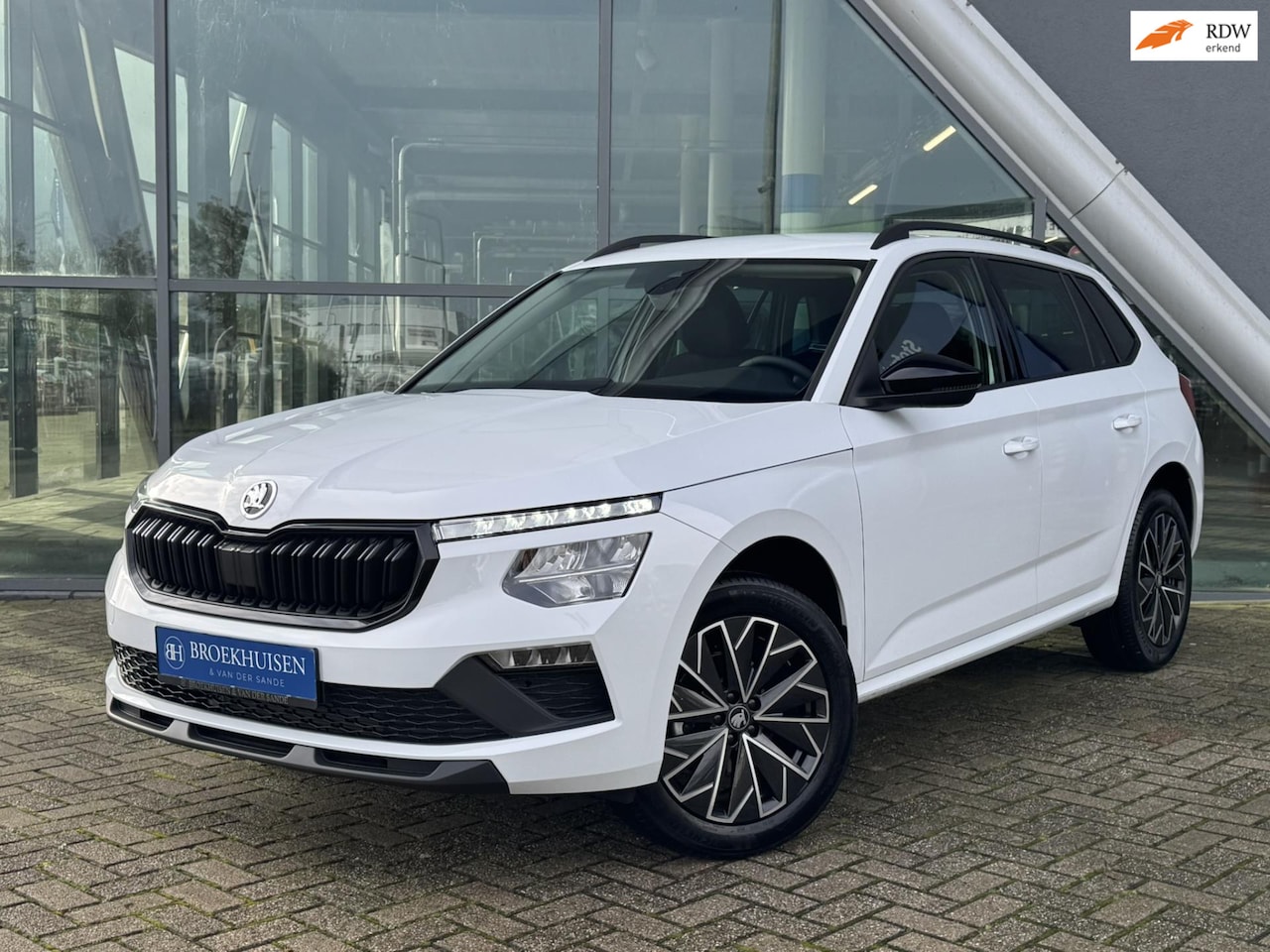 Skoda Kamiq - 1.0 TSI Black Dots Automaat / Stoelverwarming / Apple Car Play - AutoWereld.nl