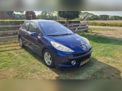 Peugeot 207 - 1.4L Apk airco koppeling maakt geluid rijd goed is goed