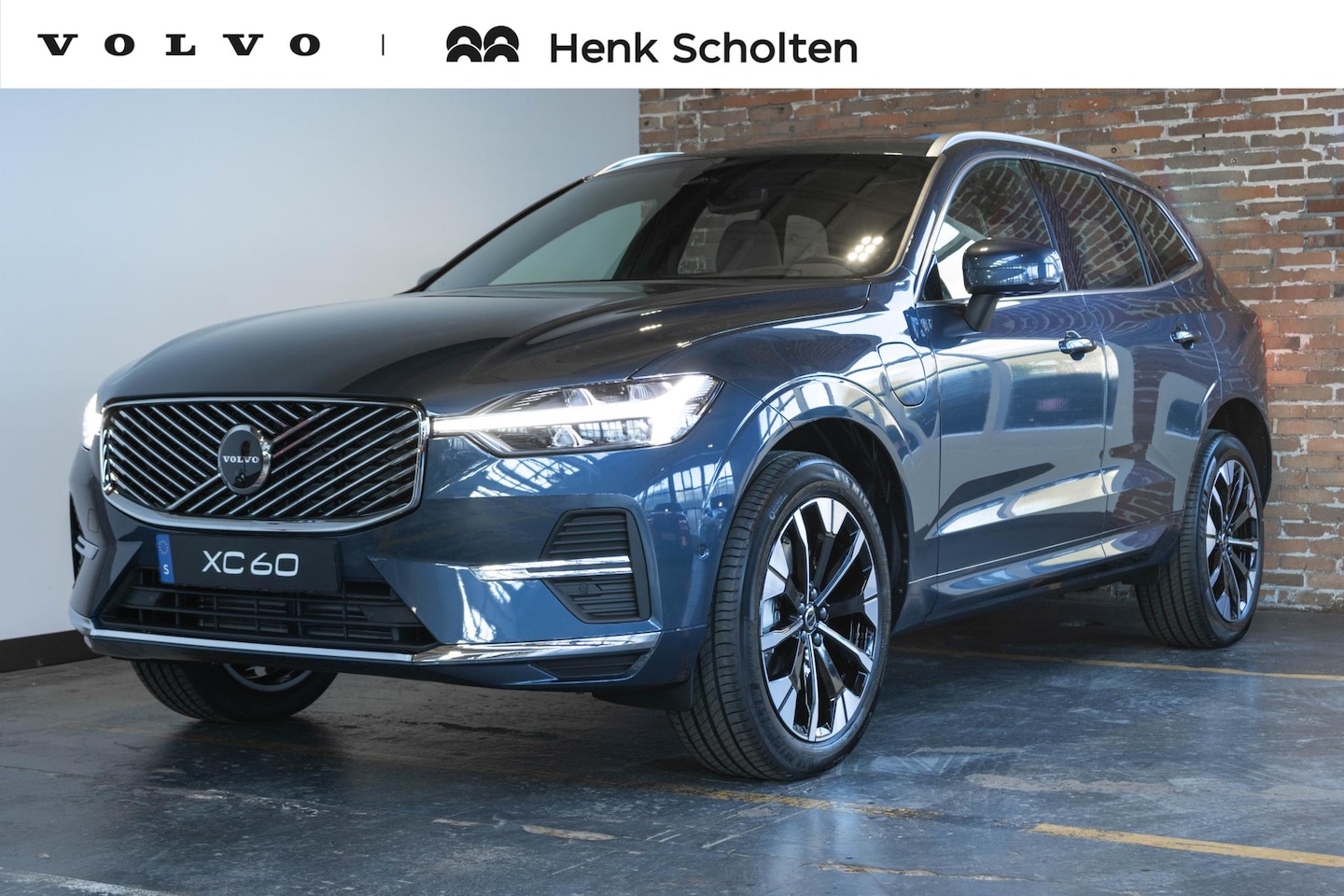 Volvo XC60 - 2.0 T6 Plug-in hybrid AWD Plus Bright | Luchtvering | Head-up Display | 360º Camera | Schu - AutoWereld.nl