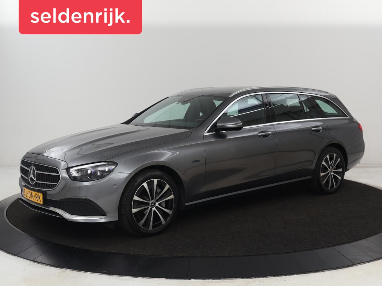 Mercedes-Benz E-klasse - 300e Avantgarde | Leder | Stoelverwarming | 360 Camera | Keyless | Carplay | Sfeerverlicht - AutoWereld.nl