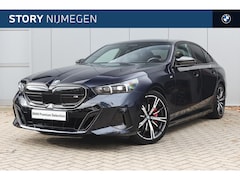 BMW i5 - M60 xDrive / Panoramadak / Trekhaak / Stoelventilatie / Parking Assistant Professional / B