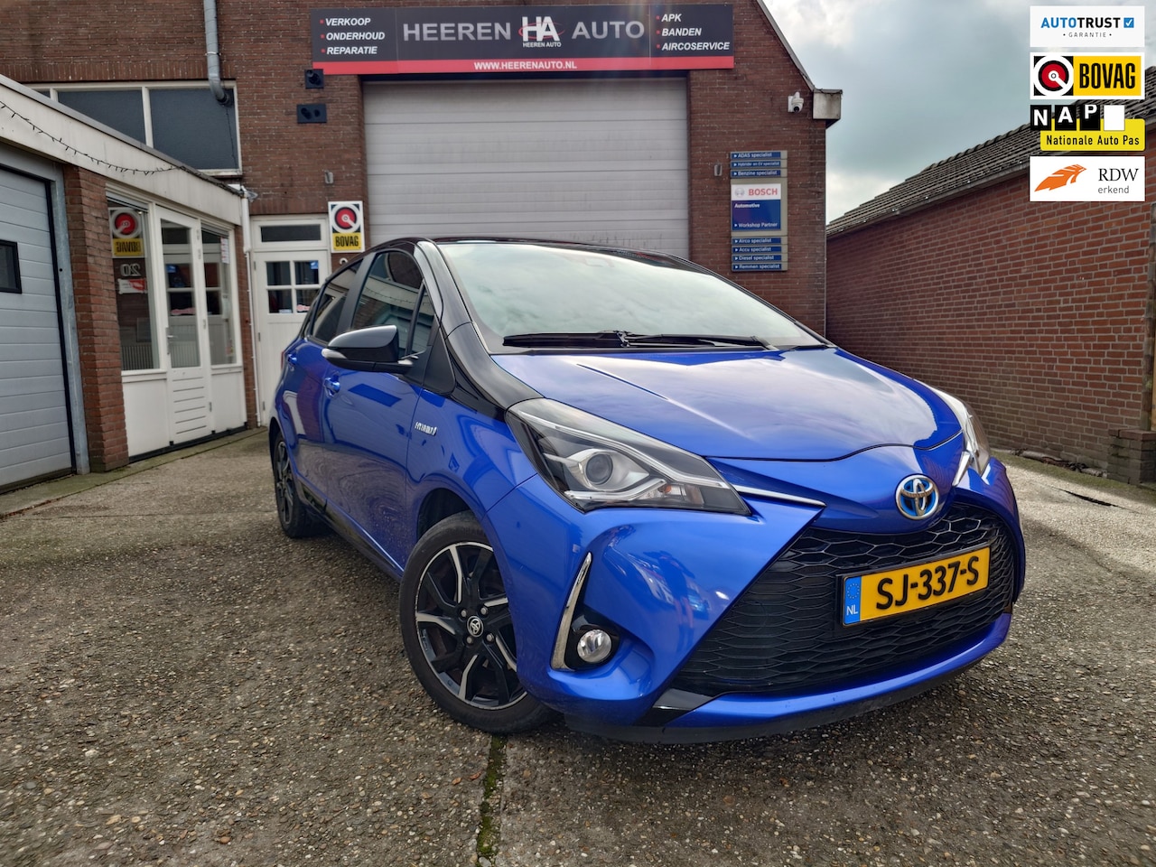 Toyota Yaris - 1.5 Hybrid Bi-Tone Plus 1.5 Hybrid Bi-Tone Plus, Hybrid, Dealer onderhouden, Panoramadak - AutoWereld.nl