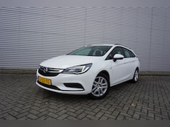 Opel Astra Sports Tourer - 1.6 CDTI Online Edition Airco / Cruise / Navi / Elektr. ramen / Trekhaak / Lm velgen