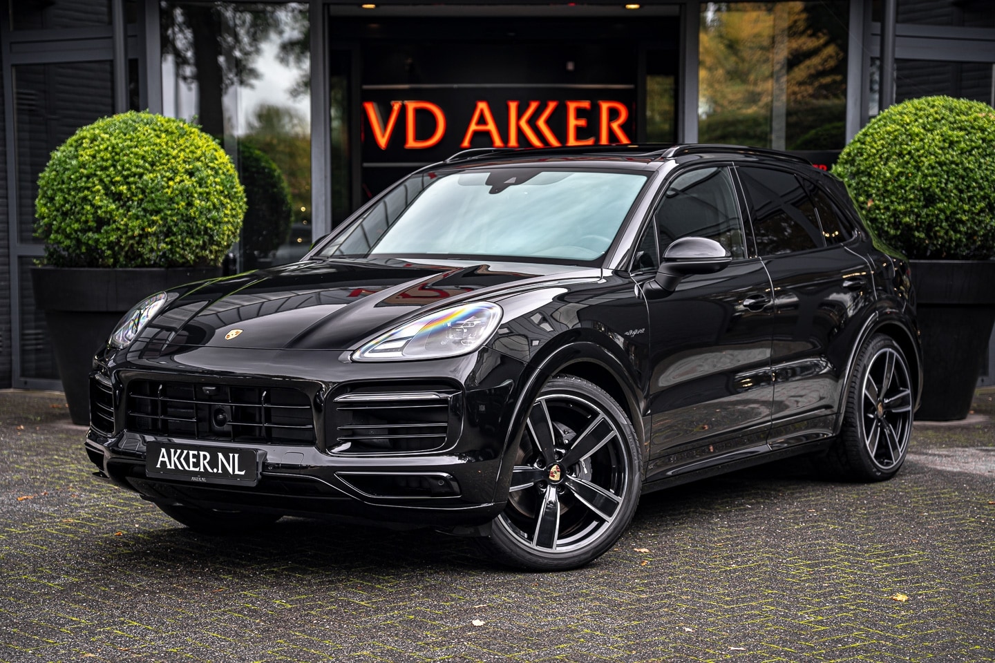 Porsche Cayenne - E-Hybrid Platinum Edition SportDesign | Adapt. Sportstoelen | ACC | 360° Camera - AutoWereld.nl