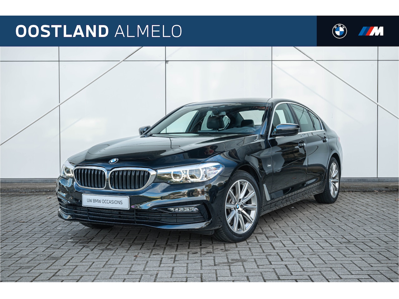 BMW 5-serie - 520i Executive Sport Line Automaat / Sportstoelen / Navigatie Professional / PDC - AutoWereld.nl