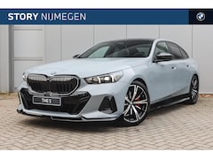 BMW 5-serie - 530e M Sport Automaat / Panoramadak / Stoelventilatie / Bowers & Wilkins / Comfort Access