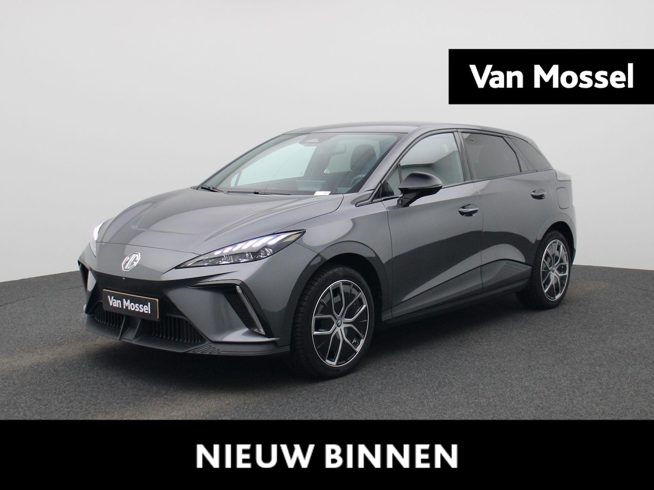 MG MG4 Electric - Luxury 64 kWh | Half Leder | Elektrische Verstelbare Stoelen | 360 Graden Camera | Apple C - AutoWereld.nl