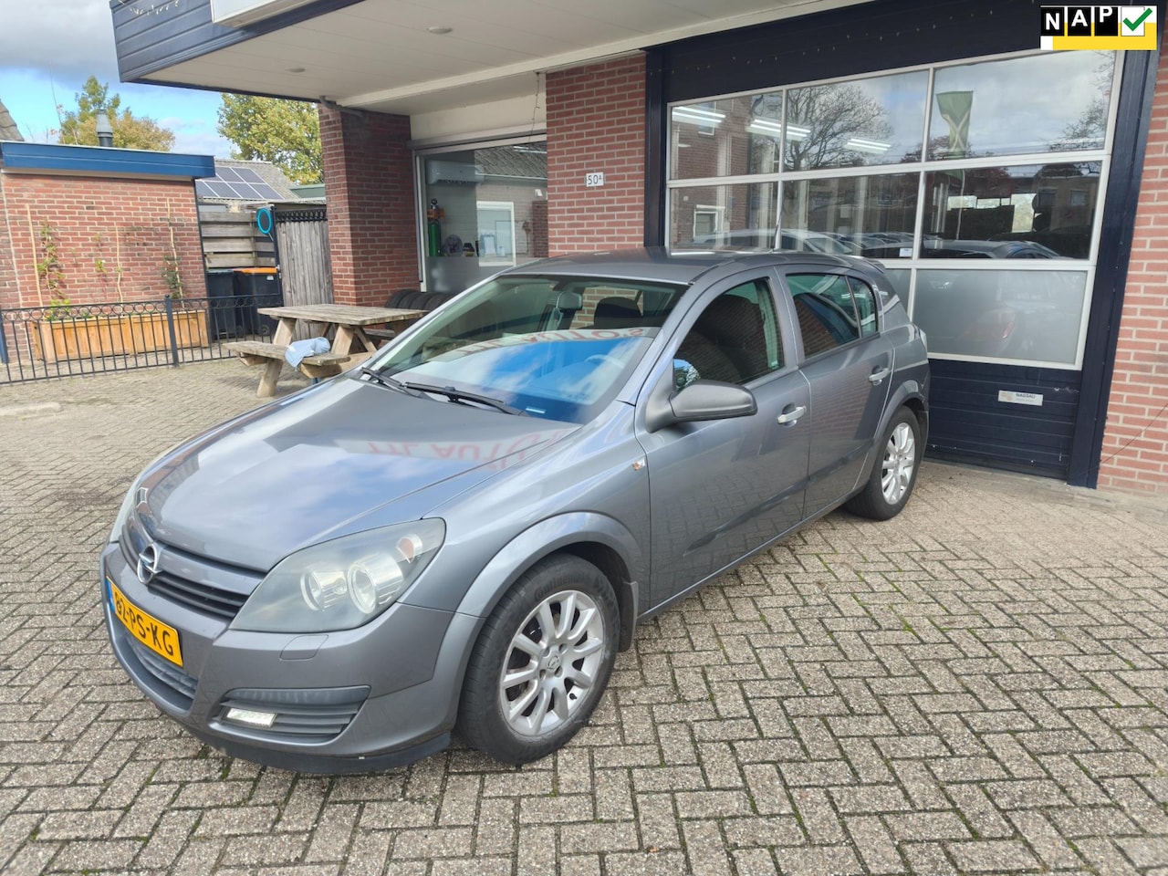 Opel Astra - 1.6 Essentia 1.6 Essentia, Trekhaak, LM, Cruise, NW APK, NAP - AutoWereld.nl