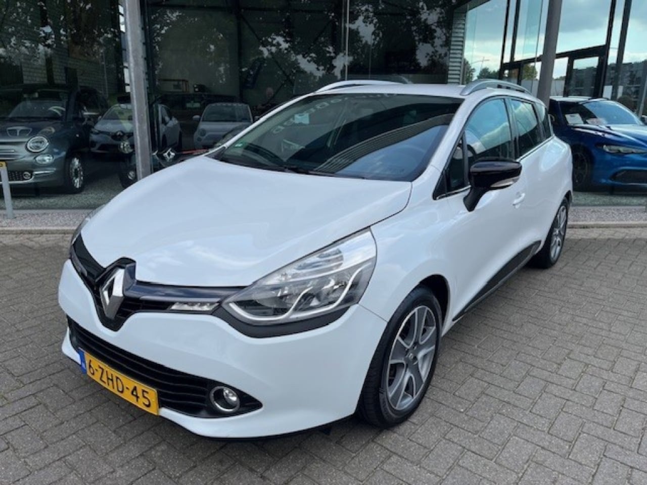 Renault Clio Estate - Estate 0.9 TCe Night en Day Navi PDC Airco - AutoWereld.nl