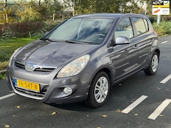 Hyundai i20 - 1.4i i-Motion / NAP / AIRCO / AUTOMAAT