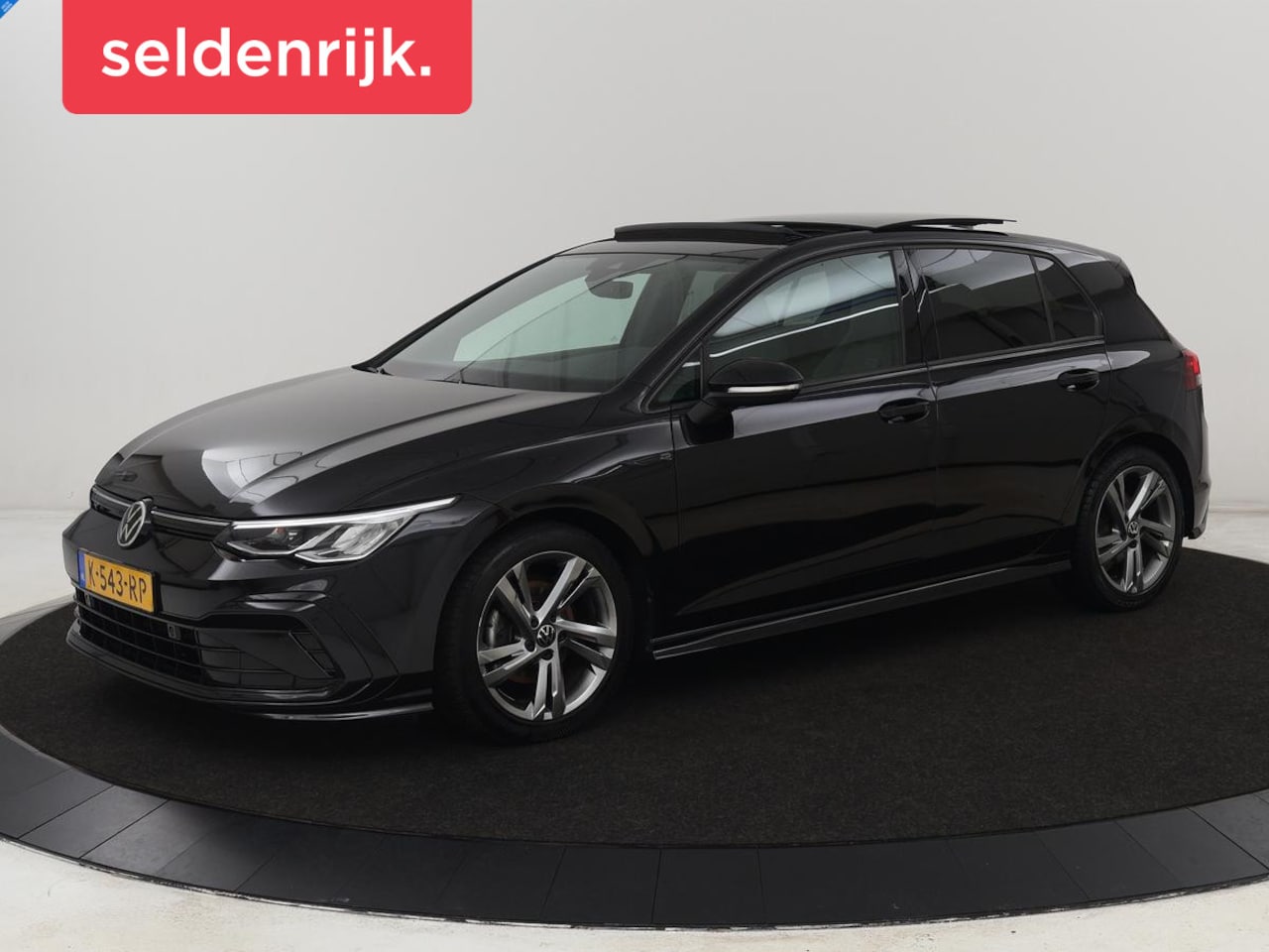 Volkswagen Golf - 1.5 TSI R-Line | Panoramadak | Carplay | Sportstoelen | Navigatie | Adaptive cruise | Park - AutoWereld.nl