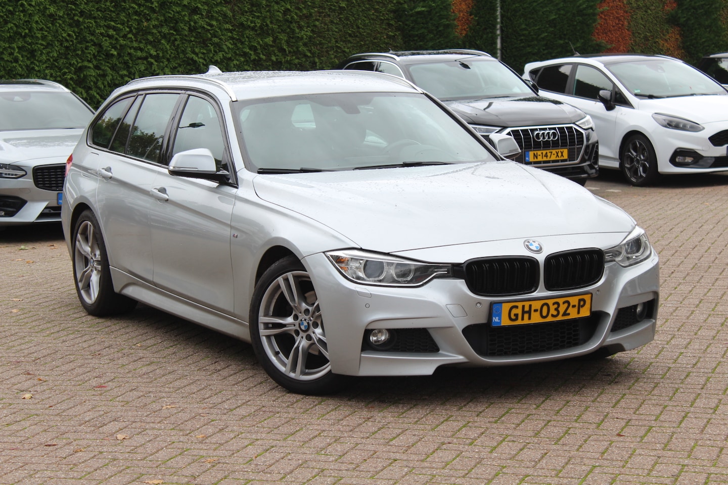BMW 3-serie Touring - 316i Executive M Sport / Alcantara / Navigatie / Parkeerhulp achter / Keyless / 18'' / Spo - AutoWereld.nl