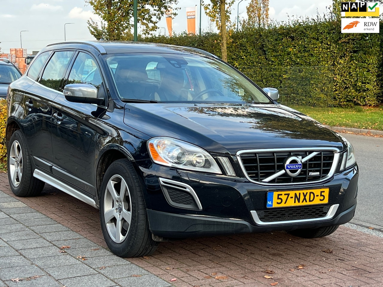 Volvo XC60 - 2.0T R-Design *NETTE AUTO/ YOUNGTIMER - AutoWereld.nl