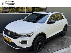 Volkswagen T-Roc - 1.5 TSI 150pk DSG Sport Business Panorama Virtual Cockpit Navigatie Stoelverwarming Camera