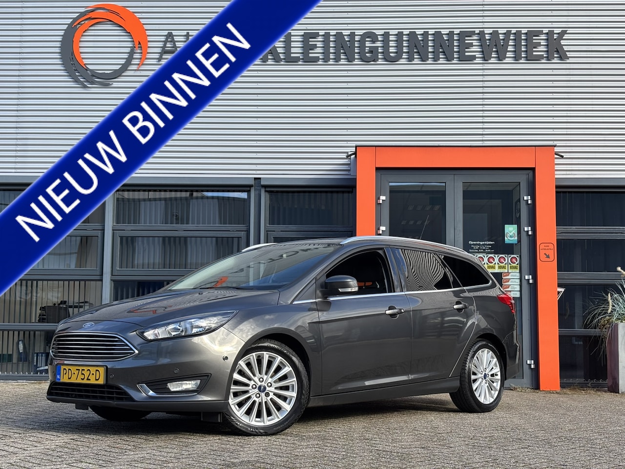 Ford Focus Wagon - 1.0 Titanium / Allseason Banden / Trekhaak / Airco / Parkeersensoren Voor + Achter / - AutoWereld.nl