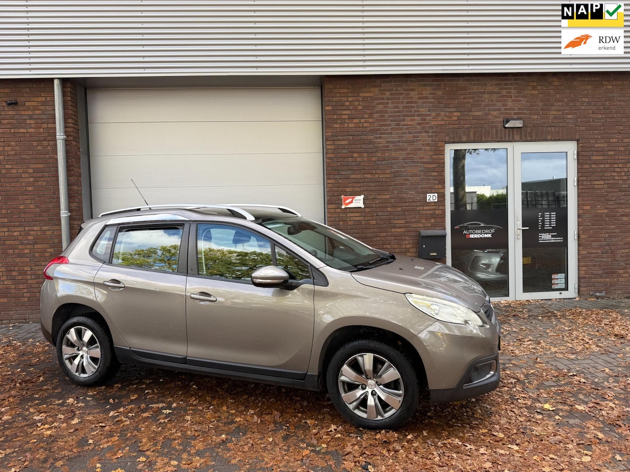 Peugeot 2008 - 1.2 VTi Active Pack Premium|AUTOMAAT|PANO|AIRCO - AutoWereld.nl