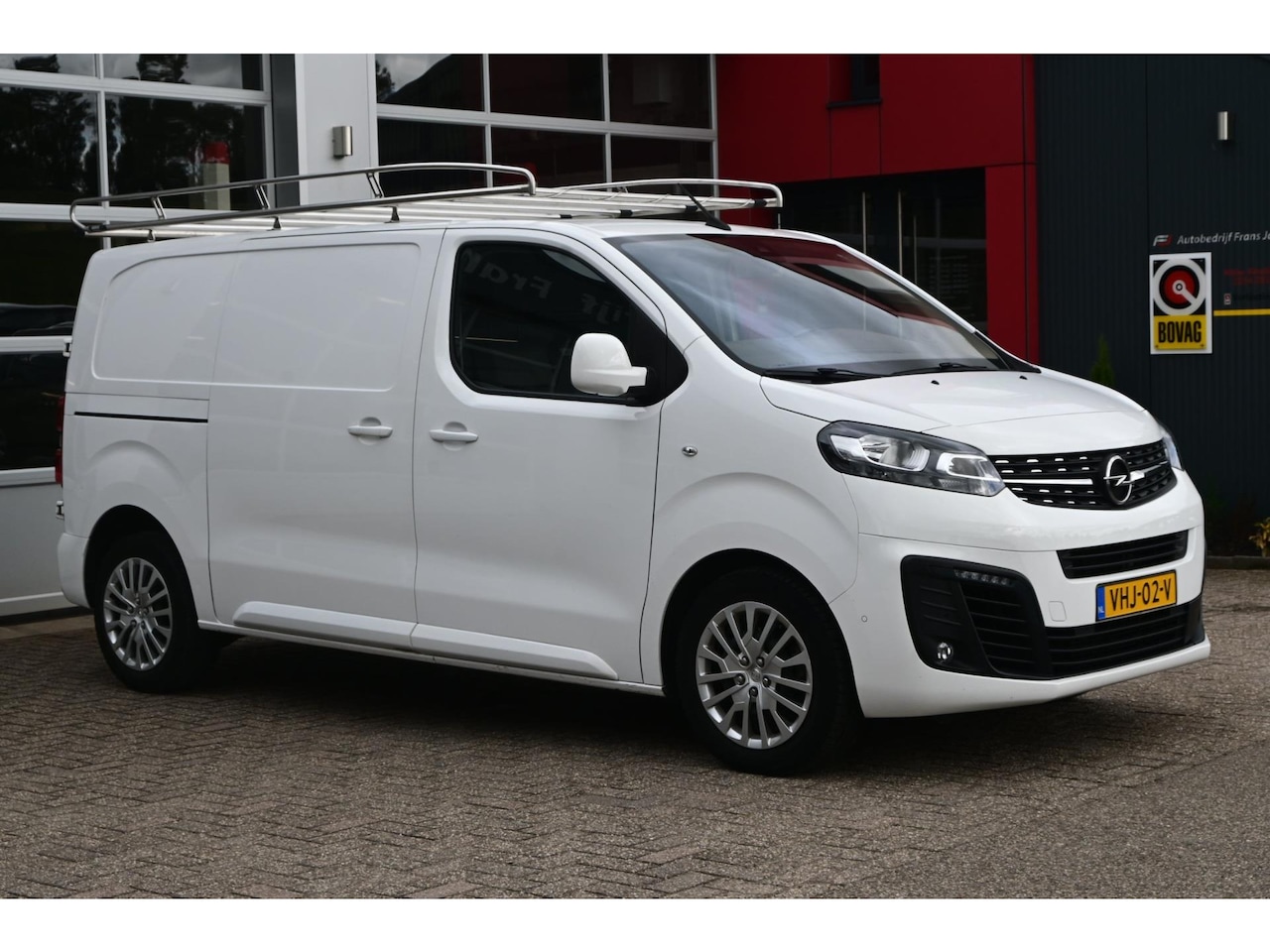 Opel Vivaro - L2H1 2.0 122pk Automaat | 2x Schuifdeur | Trekhaak | Navi | Camera | Cruise | Airco - AutoWereld.nl