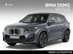 BMW iX1 - eDrive20 67 kWh | Comfort Access | Achteruitrijcamera | Glazen panoramadak | Elektrisch ve