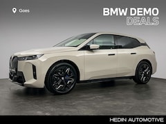 BMW iX - xDrive45 101 kWh | Comfort Access | Trekhaak met elektrisch wegklapbare kogel | Glazen pan