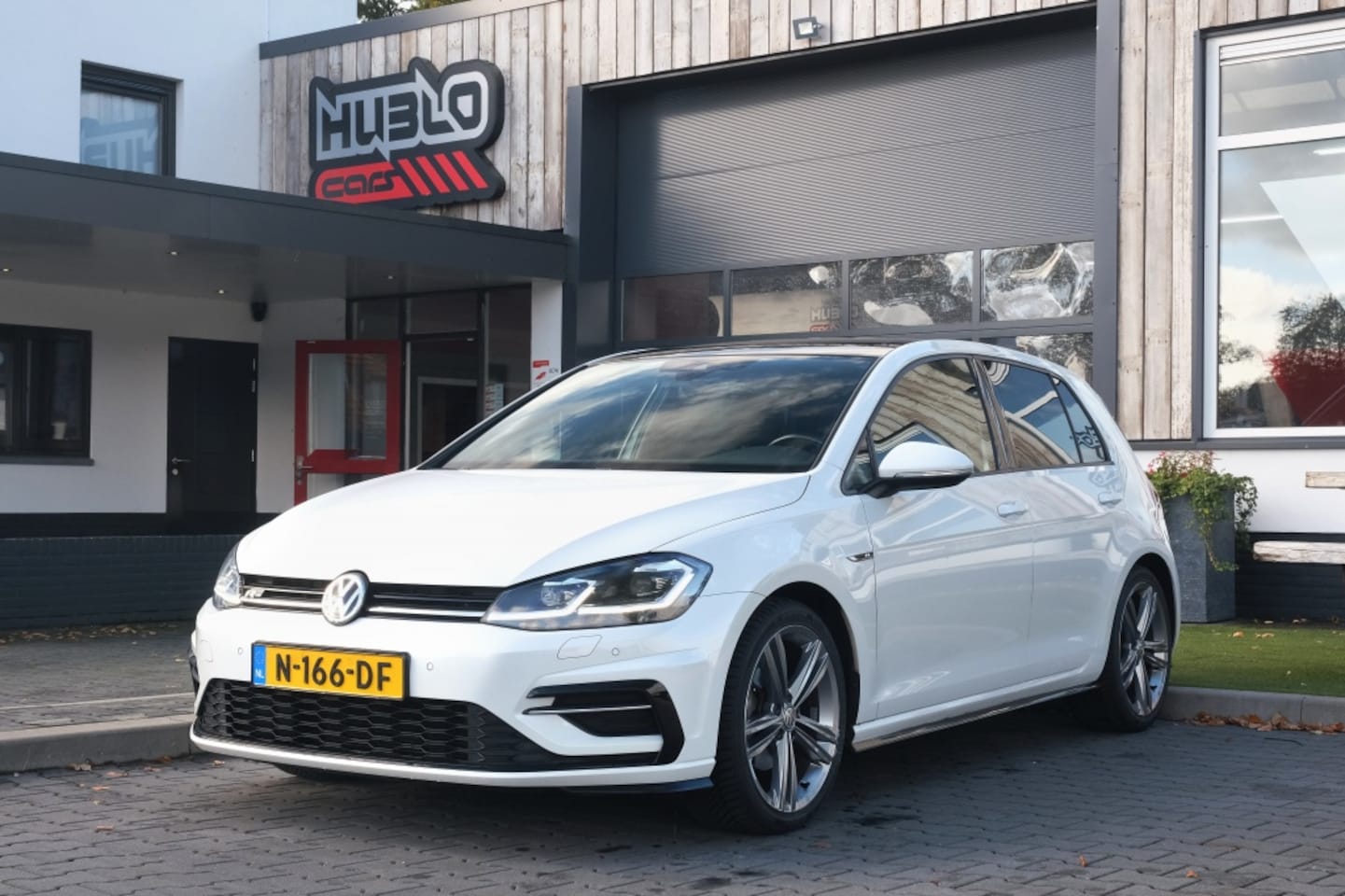 Volkswagen Golf - 1.4 TSI R-Line Panoramadak - AutoWereld.nl