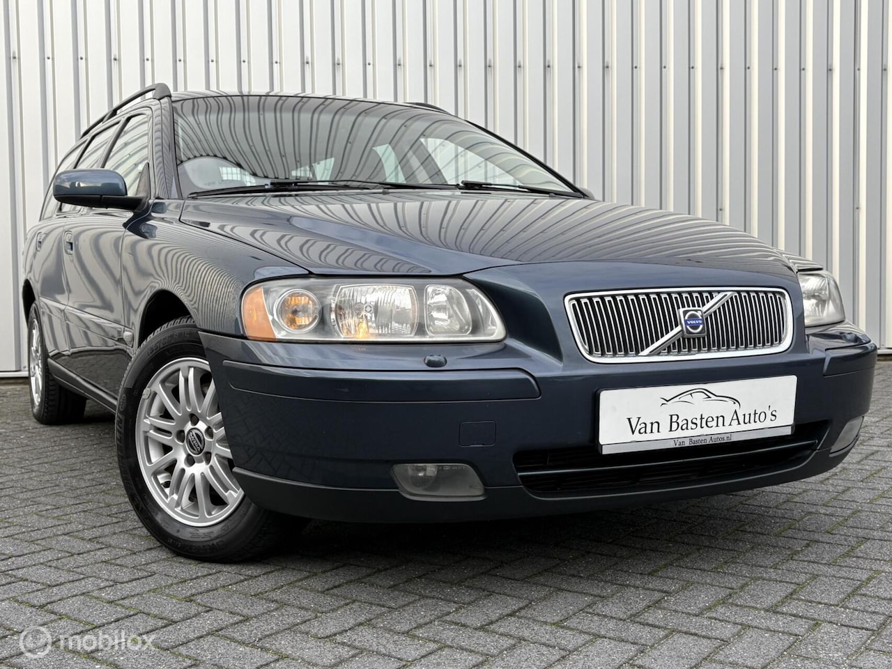 Volvo V70 - 2.4 Edition | Aut | 170pk | Leder | Youngtimer | 2005 | Volledige historie | - AutoWereld.nl