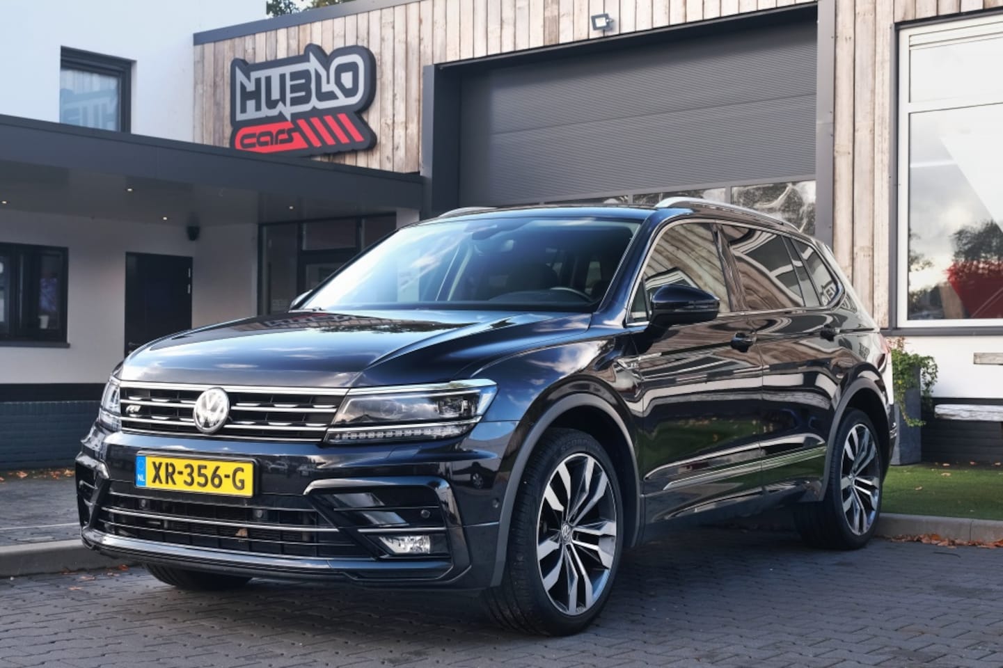Volkswagen Tiguan Allspace - 2.0 4M R-Line 7P Pano, HUD, Digitaal Display, Trekhaak. - AutoWereld.nl