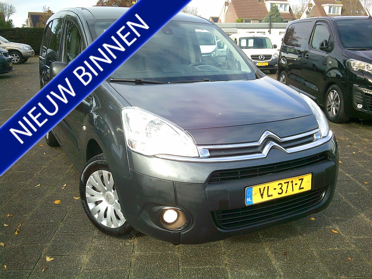 Citroën Berlingo - 1.6 e-HDI 500 Club Economy VOORZIEN VAN BIJRIJDERS BANKJE+TREKHAAK - AutoWereld.nl