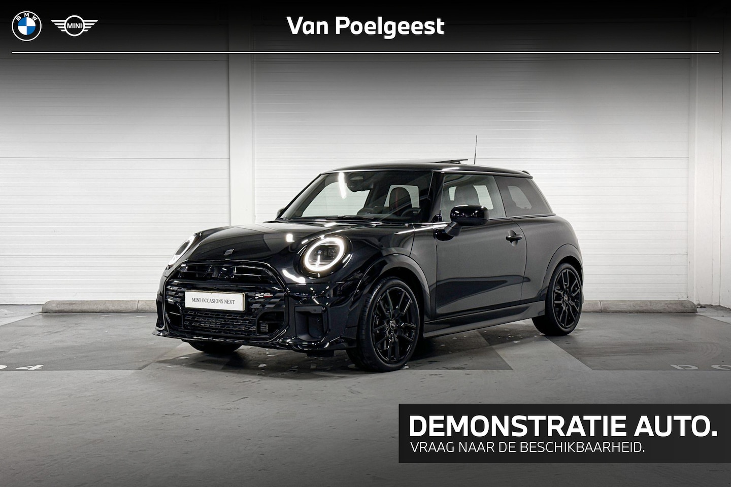 MINI Cooper - C | John Cooper Works Uitvoering | Pakket M | 18" John Cooper Works Lap Spoke Jet Black - AutoWereld.nl
