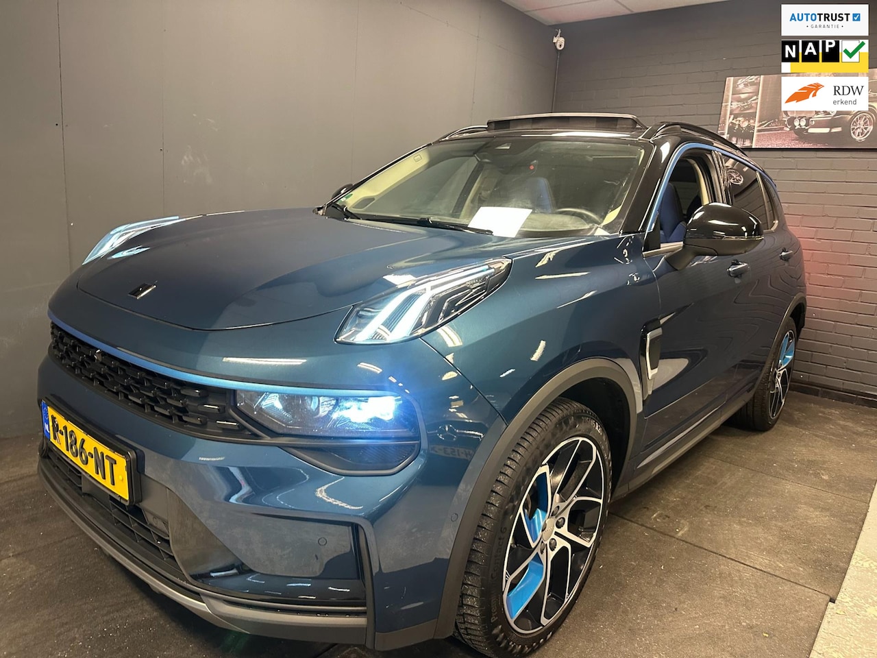 Lynk & Co 01 - 1.5 Exclusive plug-in 1jaar Garantie Keyless Camera 360 Pano NL Top staat. - AutoWereld.nl