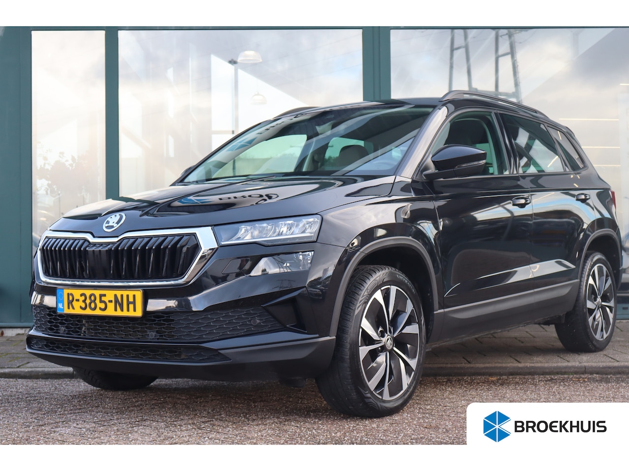 Skoda Karoq - 1.5 TSI ACT Business Edition Plus 149PK | Achteruitrijcamera | Keyless entry/start | Trekh - AutoWereld.nl