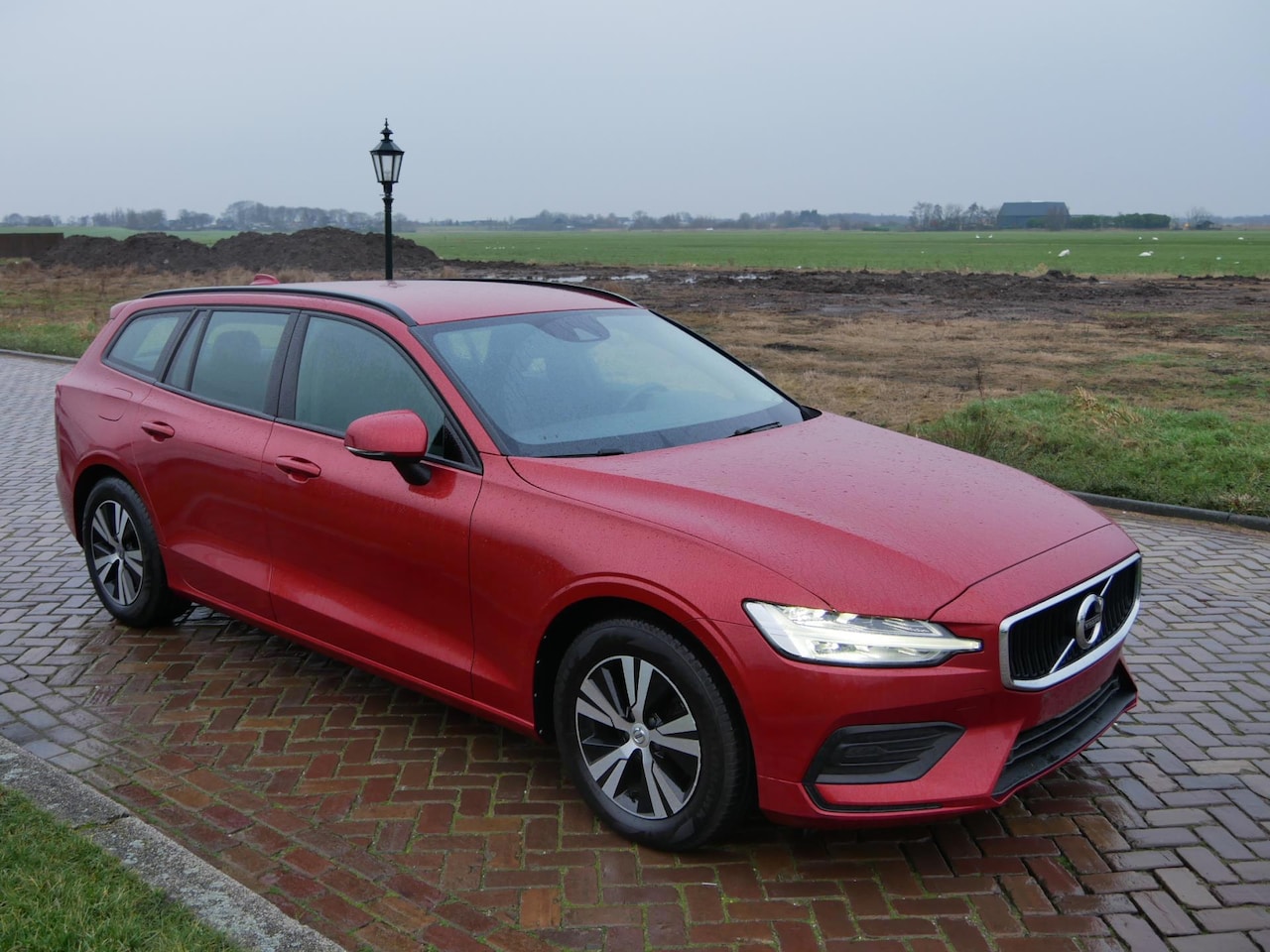 Volvo V60 - 2.0 D3 Momentum AUT. CLIMA ** 10999 NETTO ** - AutoWereld.nl